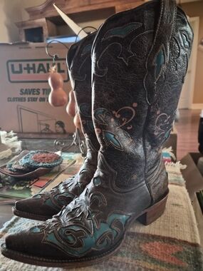 Women's Teal Accent Western Heeled Boots
